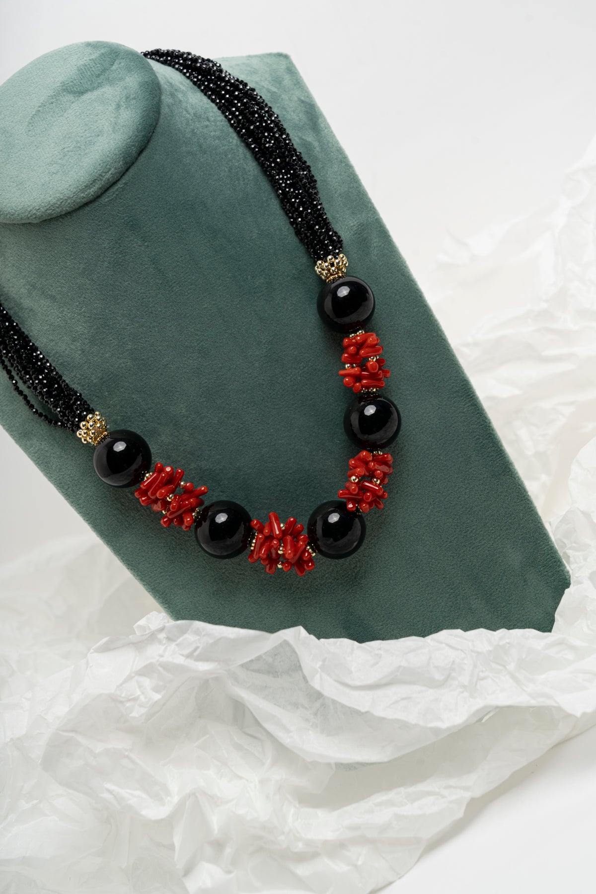 SICYLUI - COLLANA GIROCOLLO IN ONICE E CORALLO