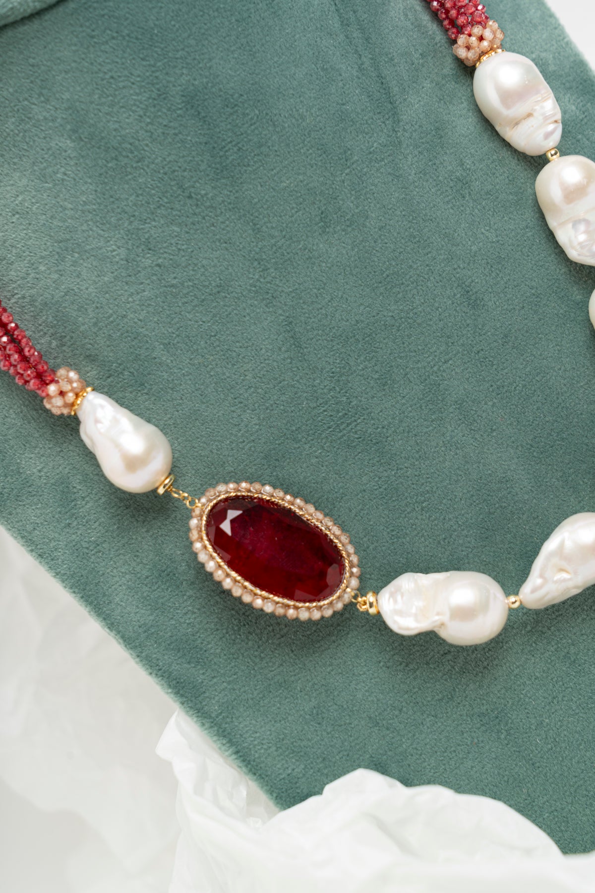 SICYLUI - COLLANA CON PERLE SCARAMAZZE E ZIRCONI ROSSO RUBINO