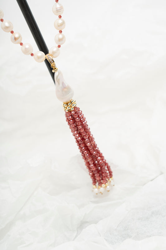 SICYLUI - COLLANA CON PERLE DI FIUME E NAPPA IN ZIRCONI ROSSO RUBINO