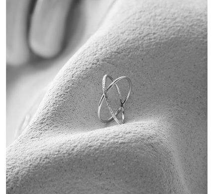 LE CARRE' - ANELLO INFINITO ORO GIALLO E DIAMANTI