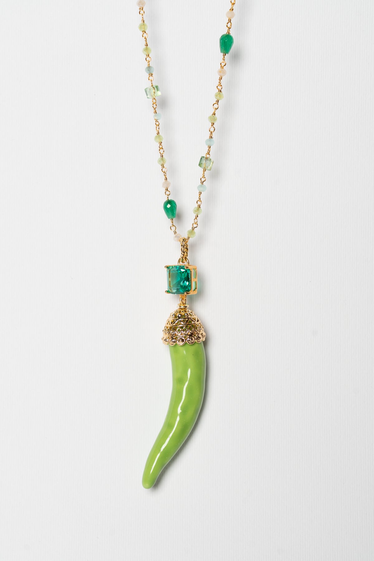 SICYLUI - COLLANA CORNO IN CERAMICA VERDE CON CRISTALLO VERDE E CORALLINI VERDI