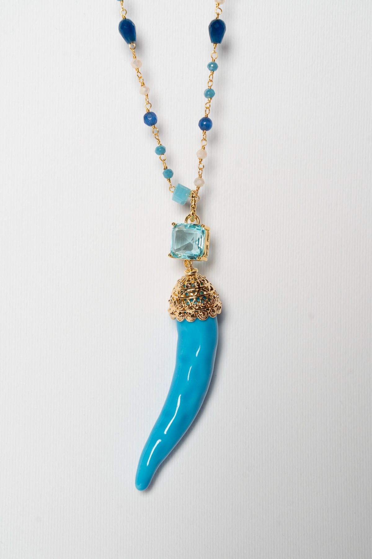SICYLUI - COLLANA CORNO IN CERAMICA TURCHESE CON CRISTALLO CENTRALE CELESTE
