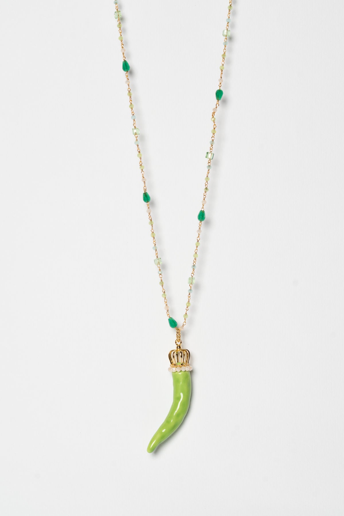 SICYLUI - GREEN CERAMIC HORN NECKLACE WITH CROWN AND GREEN AND BEIGE CORAL BEADS