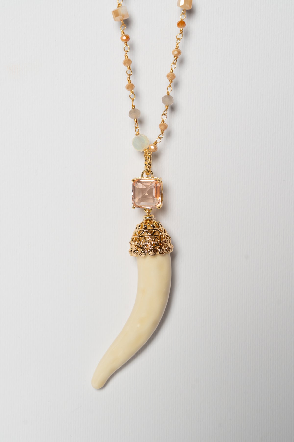 SICYLUI - COLLANA CORNO IN CERAMICA BURRO CON CRISTALLO CENTRALE AMBRA