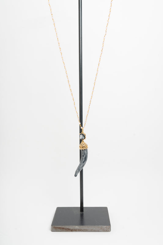 SICYLUI - COLLANA CORNO IN CERAMICA GRIGIO SCURO E CRISTALLO GRIGIO