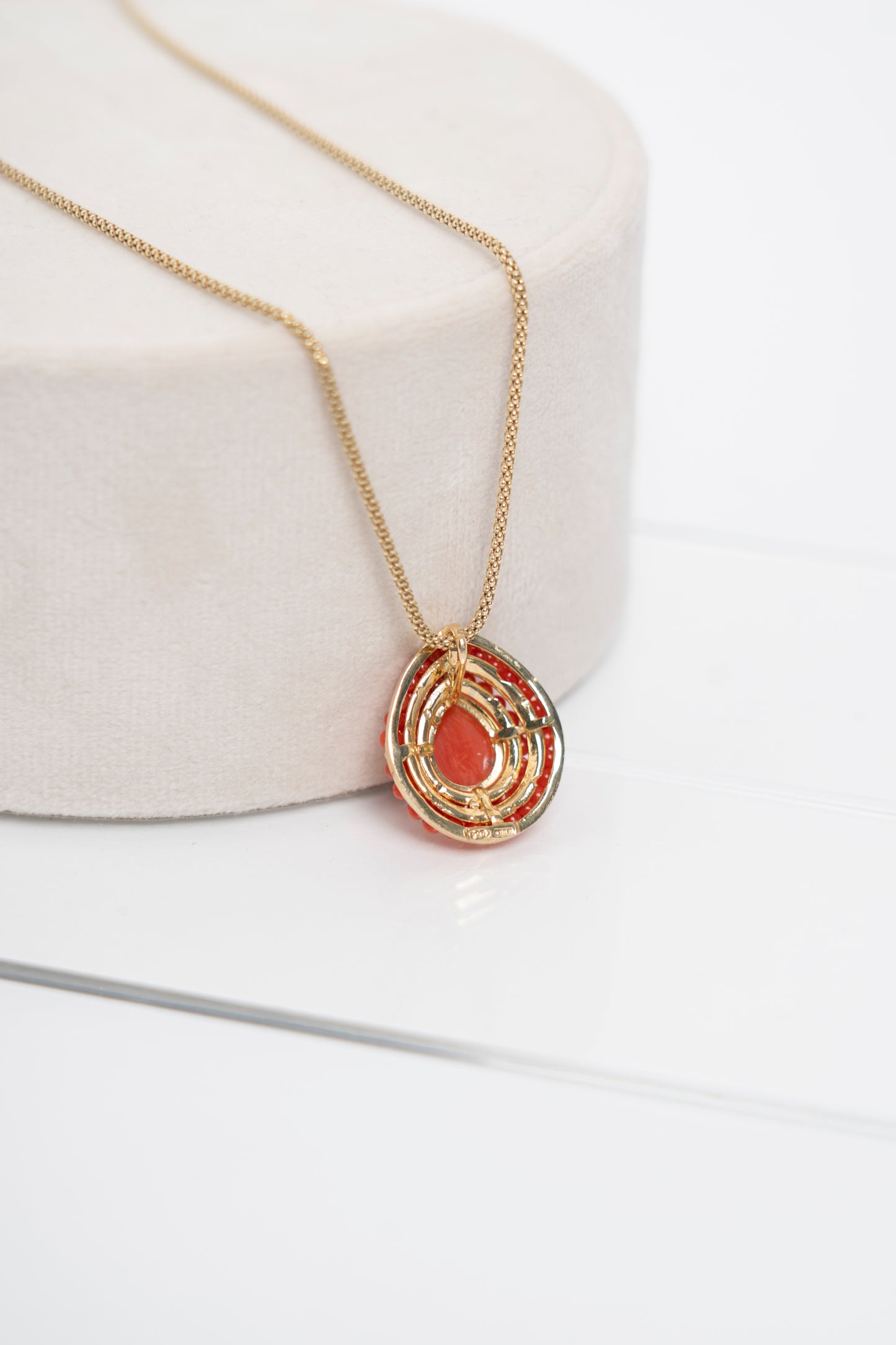 SOARA - COLLANA PENDENTE A GOCCIA CON CENTRALE E MICROSFERE CORALLO MEDITERRANEO