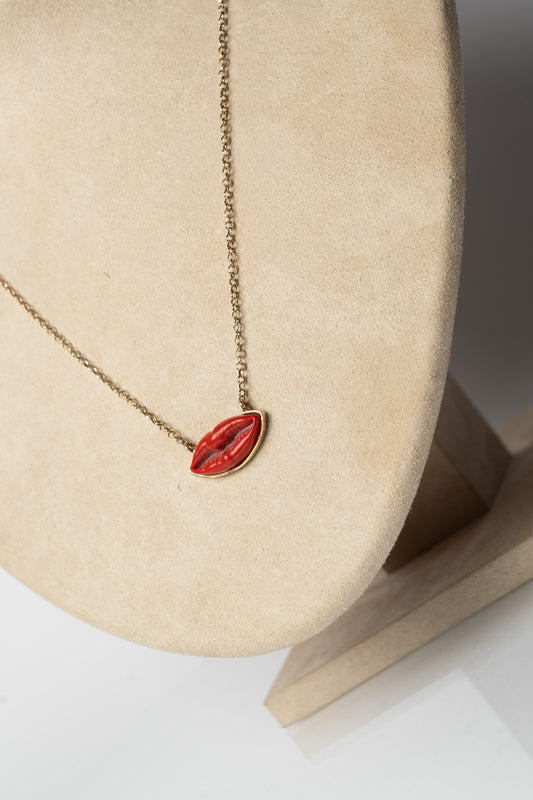 SOARA - COLLANA BOCCA IN ARGENTO DORATO E PASTA DI CORALLO