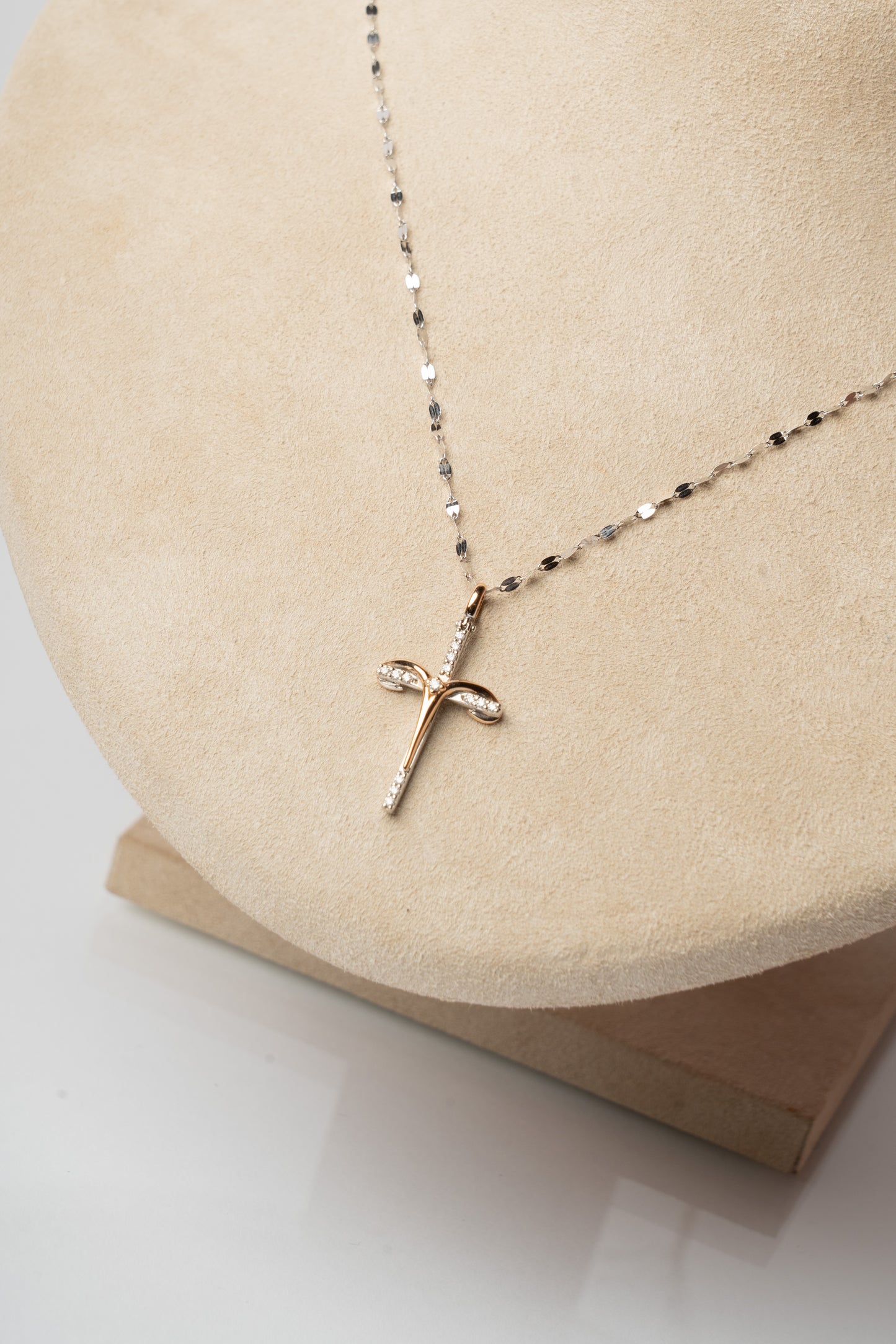 SAR GIOIELLI - COLLANA CROCE FANTASIA IN DIAMANTI ORO BIANCO E ROSE'