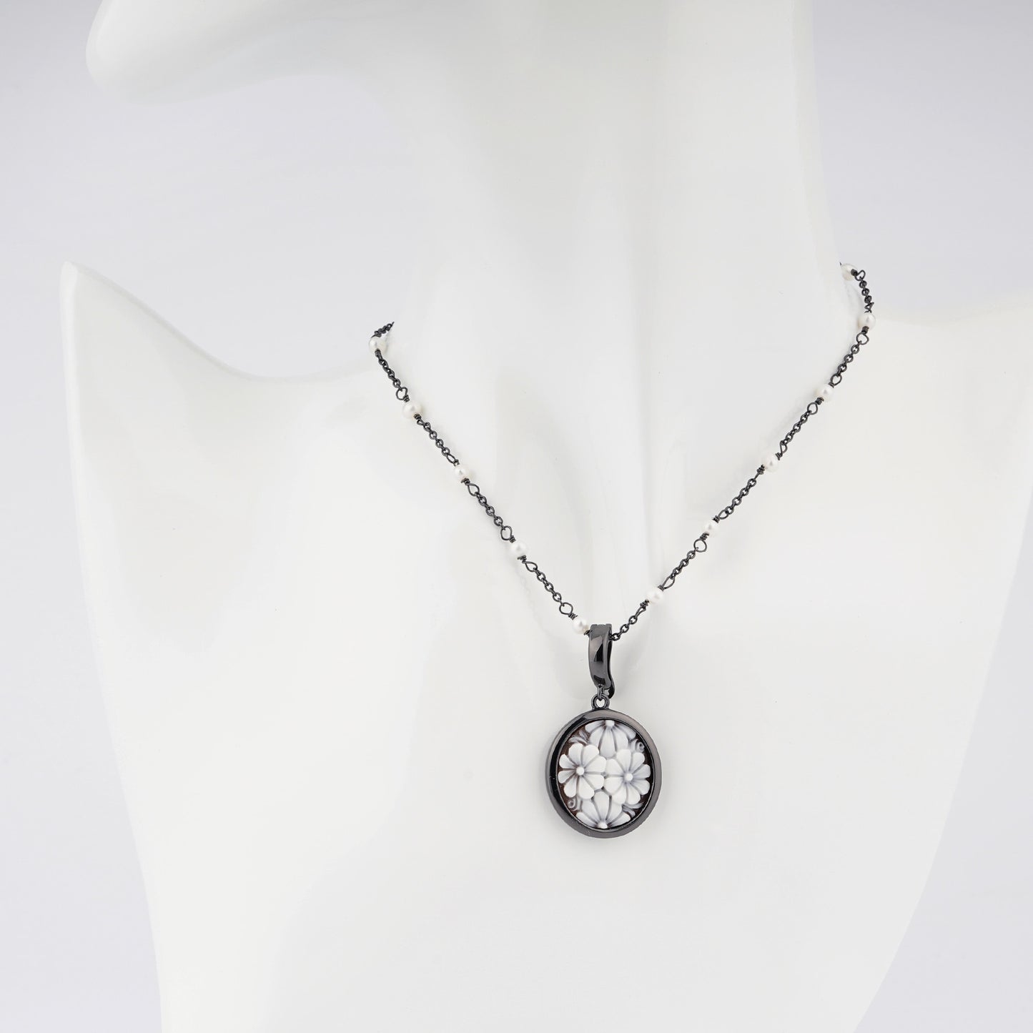 CAMEO ITALIANO - PENDENTE ROMANTICA CON FIORI