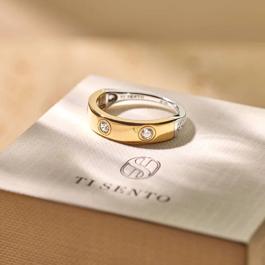 TI SENTO - ANELLO ARGENTO DORATO CON ZIRCONI BIANCHI