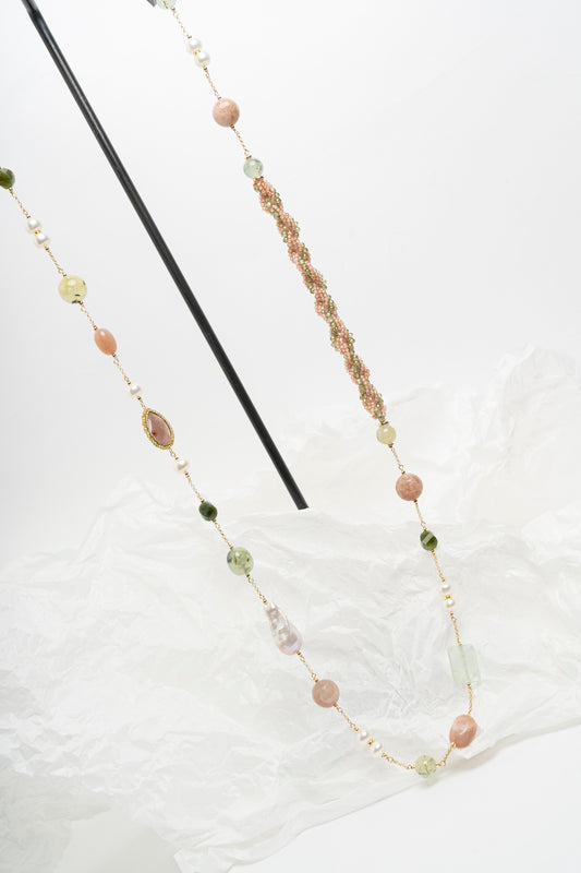 SICYLUI - COLLANA LUNGA VERDE E CIPRIA CON PERLE SCARAMAZZE