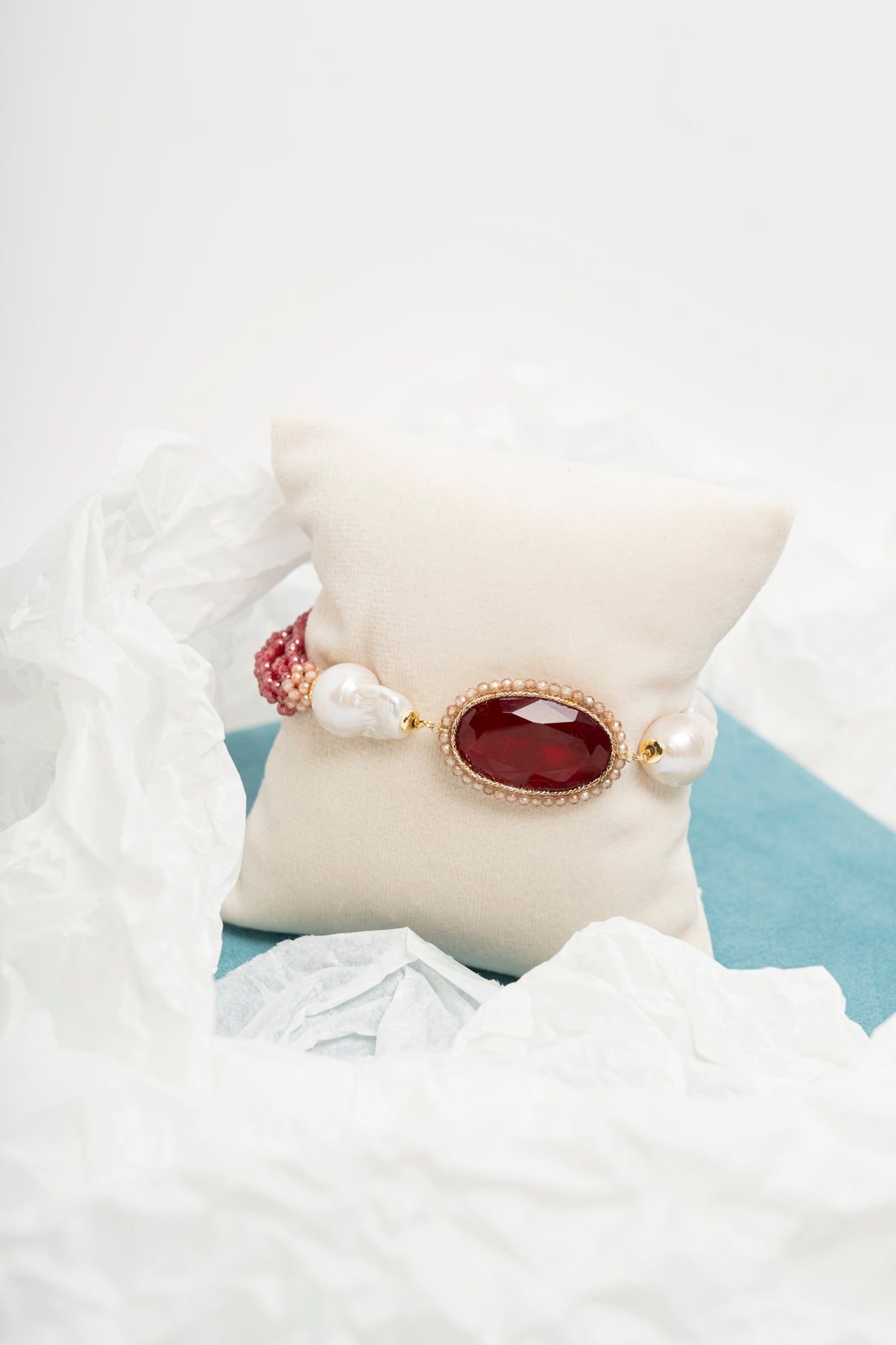 SICYLUI - BRACCIALE CON PERLE SCARAMAZZE E ZIRCONI ROSSI