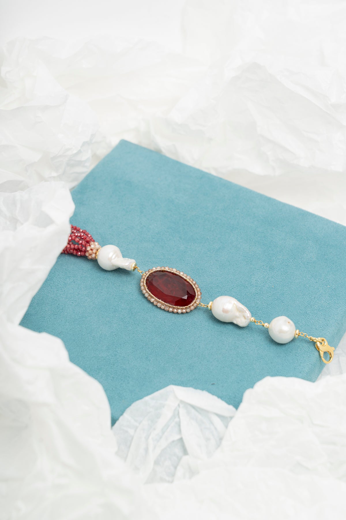 SICYLUI - BRACCIALE CON PERLE SCARAMAZZE E ZIRCONI ROSSI