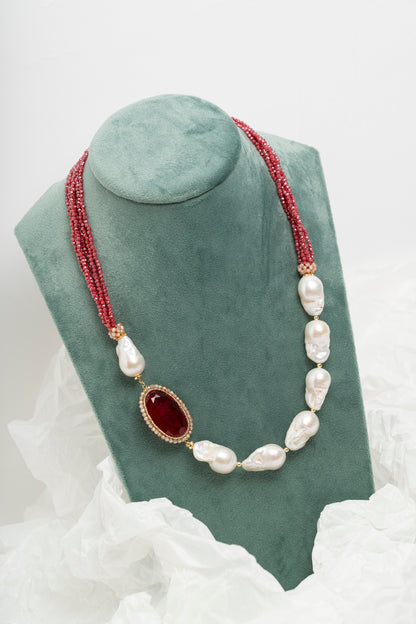 SICYLUI - COLLANA CON PERLE SCARAMAZZE E ZIRCONI ROSSO RUBINO