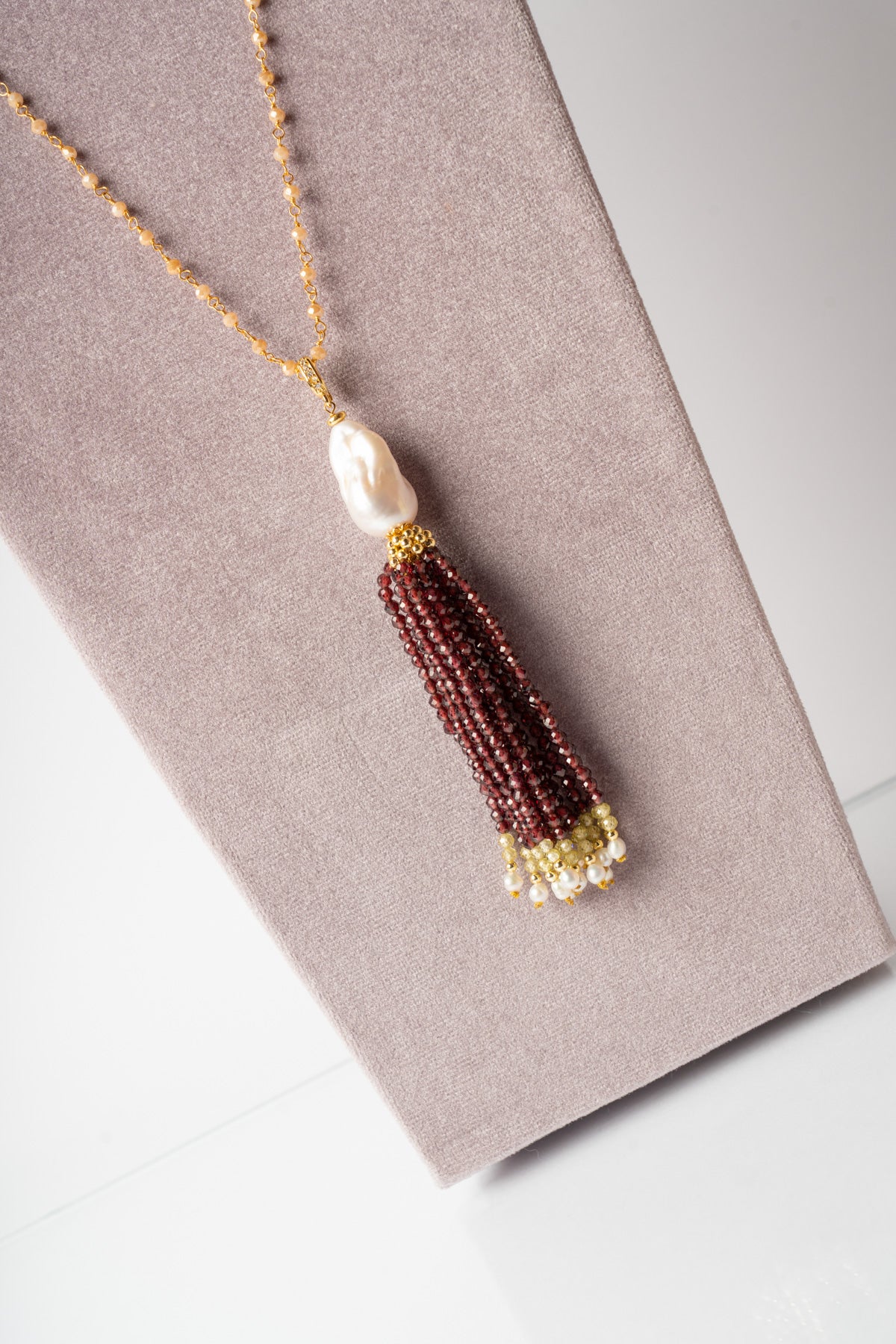 SICYLUI - COLLANA CON NAPPA IN CRISTALLI BURGUNDI E VERDI E PERLA BAROCCA