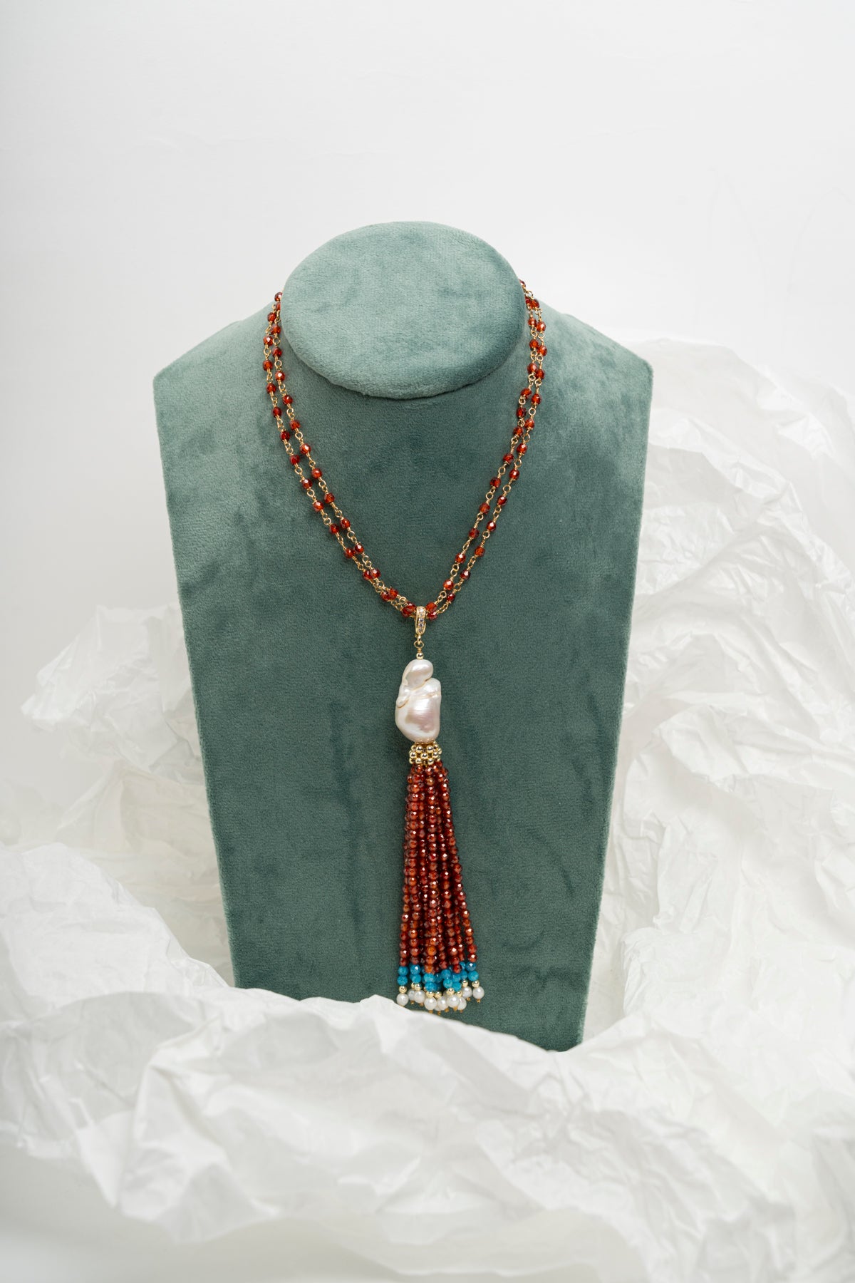 SICYLUI - COLLANA CON ZAPPA DI ZIRCONI MORO E PERLA SCARAMAZZA