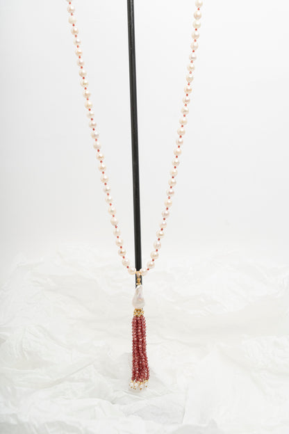 SICYLUI - COLLANA CON PERLE DI FIUME E NAPPA IN ZIRCONI ROSSO RUBINO