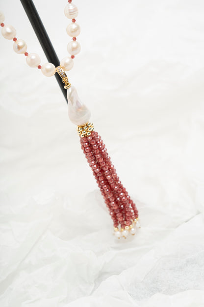 SICYLUI - COLLANA CON PERLE DI FIUME E NAPPA IN ZIRCONI ROSSO RUBINO