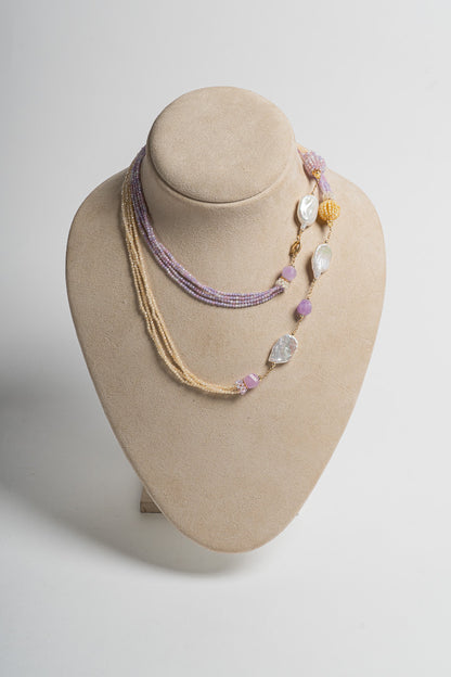 SICYLUI - COLLANA LUNGA CON ZIRCONI GIALLI E LILLA CON PERLE SCARAMAZZE