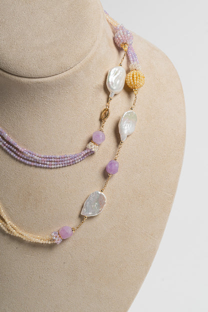 SICYLUI - COLLANA LUNGA CON ZIRCONI GIALLI E LILLA CON PERLE SCARAMAZZE
