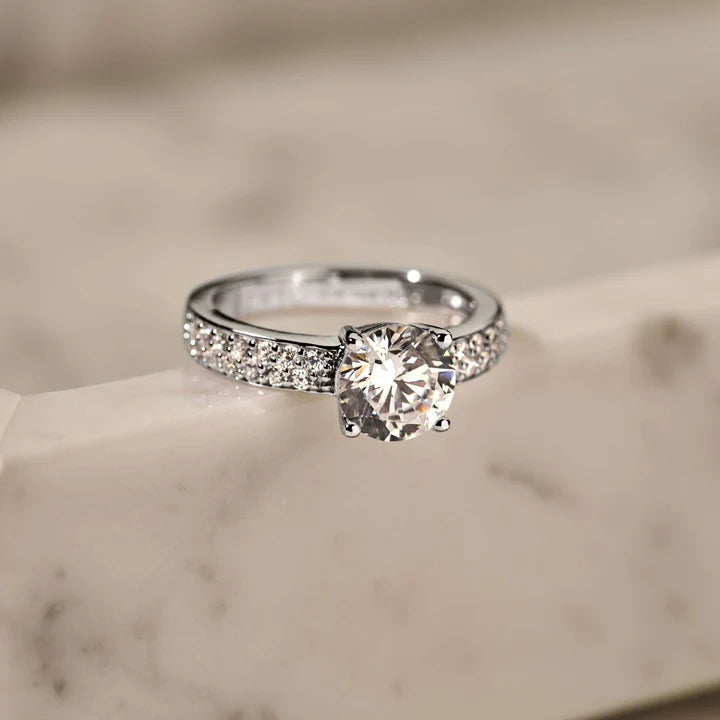 TI SENTO - ANELLO SOLITARIO IN ARGENTO CON ZIRCONE CENTRALE E PAVE' LATERALE
