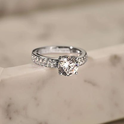 TI SENTO - ANELLO SOLITARIO IN ARGENTO CON ZIRCONE CENTRALE E PAVE' LATERALE