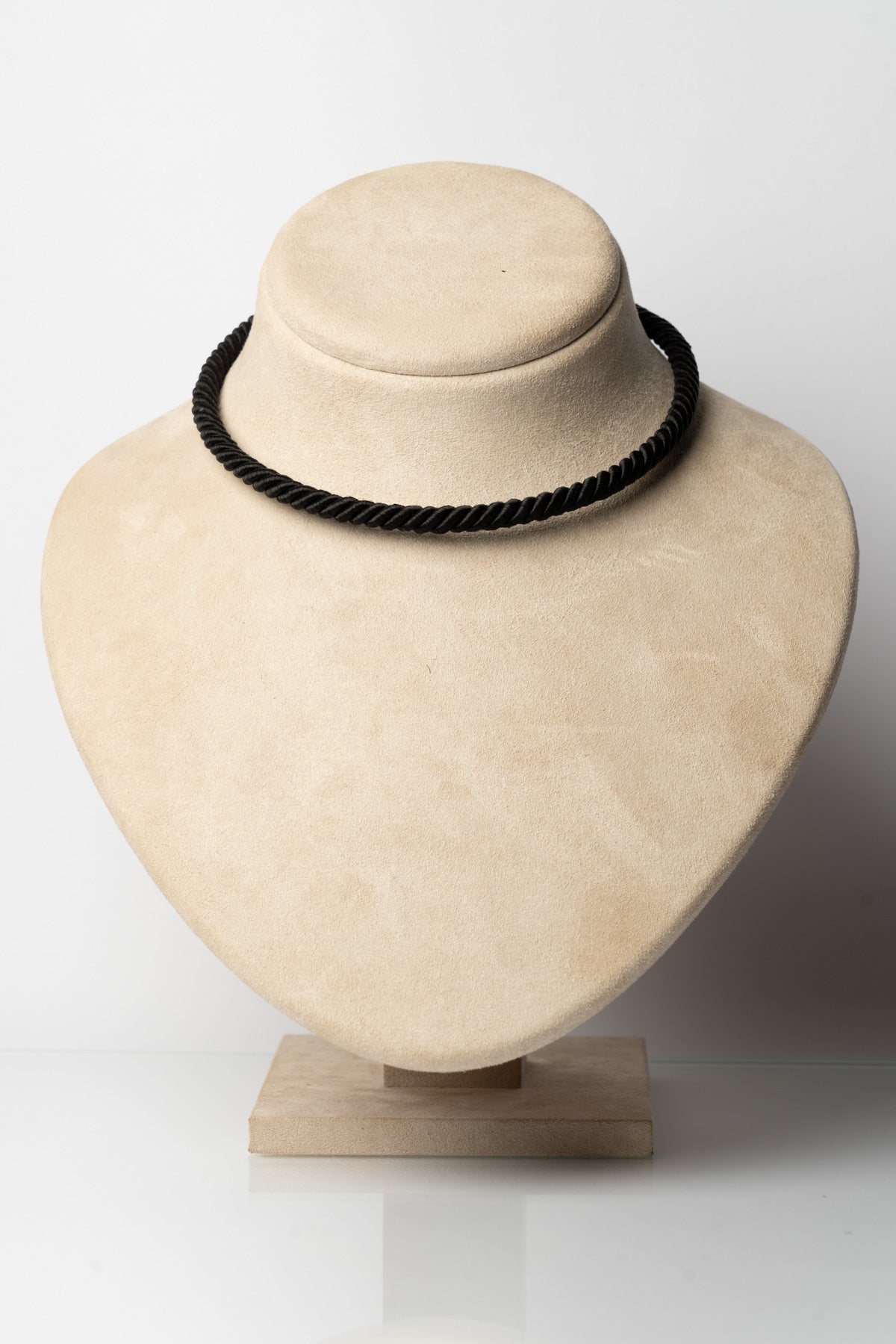 SOARA - GIROCOLLO IN SETA NERO