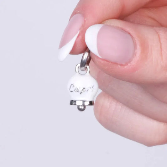 AMO CAPRI - CHARM CAMPANELLA SMALTO BIANCO SCRITTA CAPRI