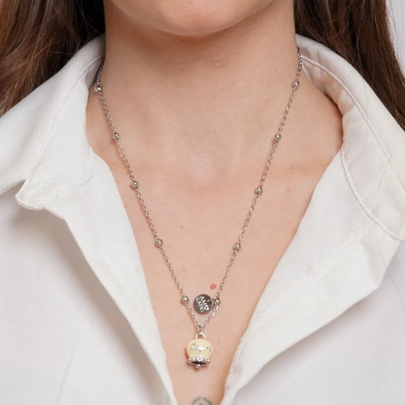 AMO CAPRI - COLLANA IN ACCIAIO CAMPANELLA PALE BANANA SCRITTA CAPRI CON CRISTALLI
