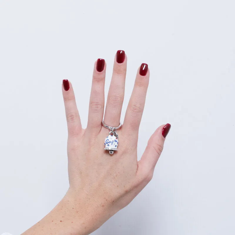 AMO CAPRI - ANELLO ACCIAIO CON CAMPANELLA BIANCA E POIS BLU