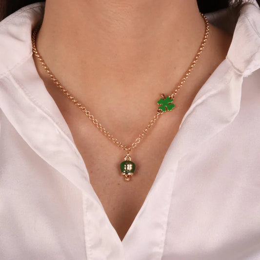 AMO CAPRI - COLLANA IN METALLO DORATO CAMPANELLA VERDE E QUADRIFOGLIO