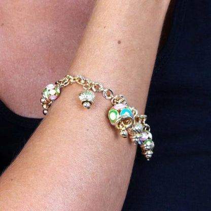 AMO CAPRI - BRACCIALE IN METALLO DORATO CON CAMPANELLE COLORATE