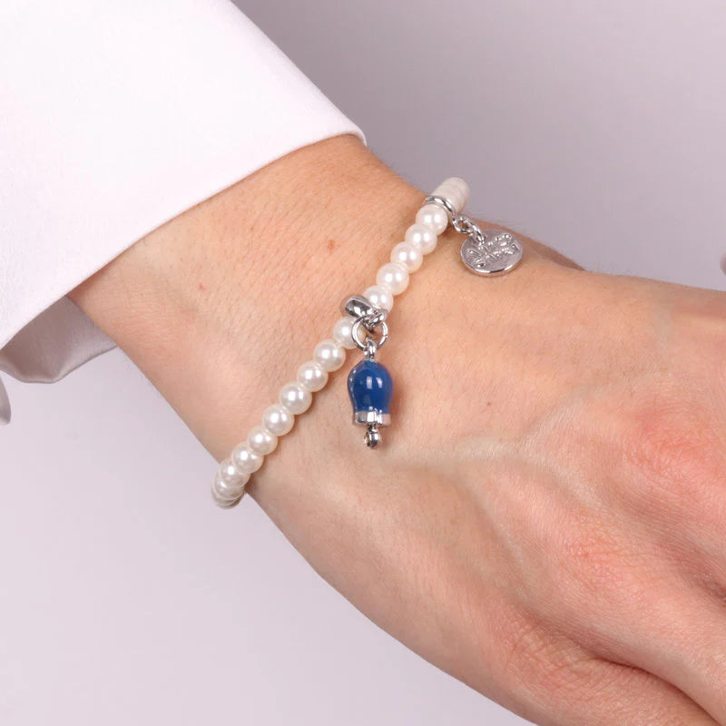 AMO CAPRI - BRACCIALE ELASTICO PERLE E CAMPANELLA MINI SMALTO BLU