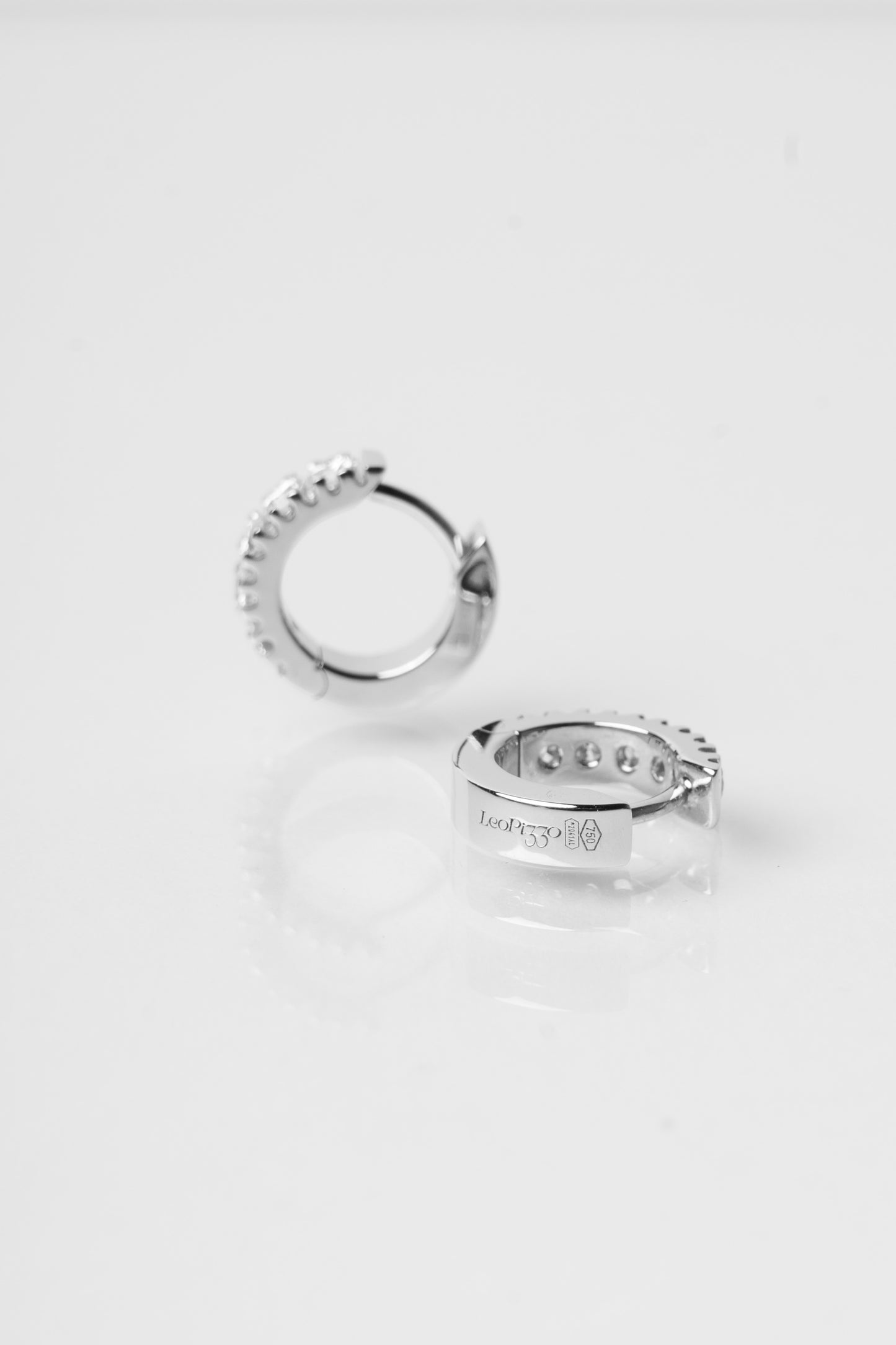 LEO PIZZO - ORECCHINI PICCOLI CERCHI IN ORO BIANCO E DIAMANTI