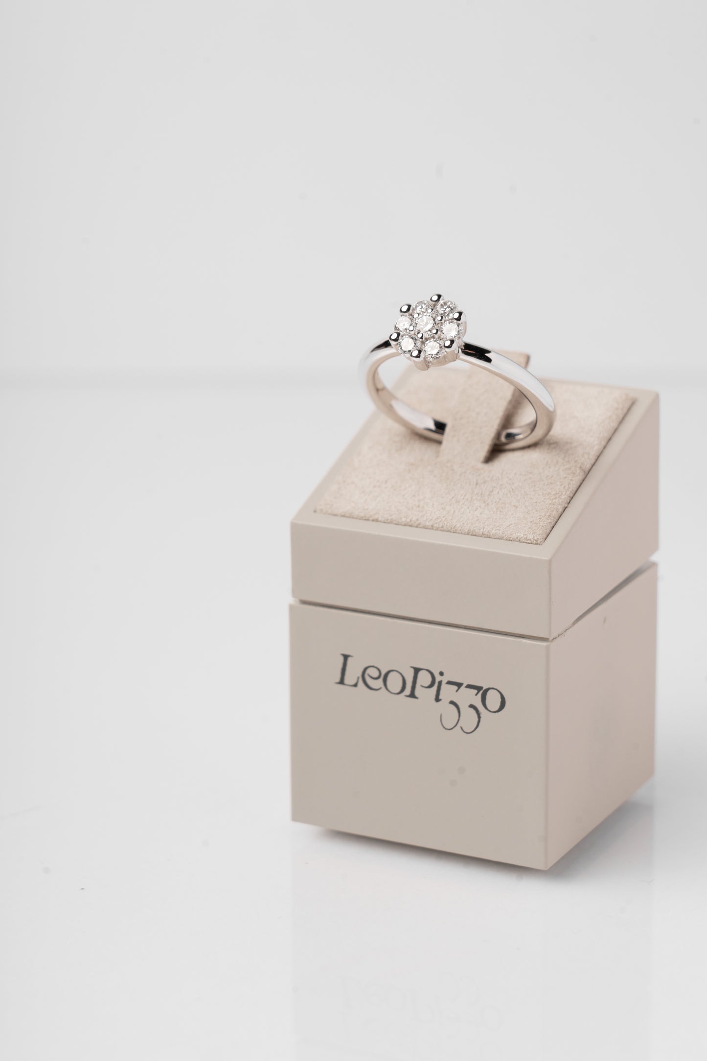 LEO PIZZO - ANELLO ORO BIANCO E DIAMANTI FIORE