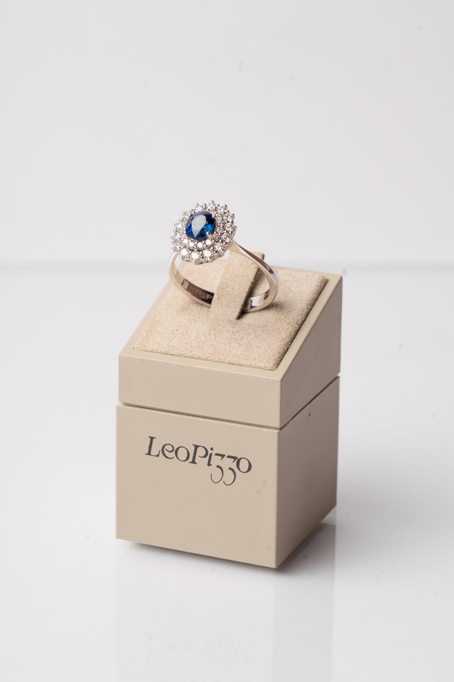 LEO PIZZO - ANELLO ROYAL RING CON ZAFFIRO BLU E DIAMANTI