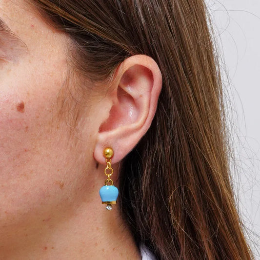 AMO CAPRI - ORECCHINI CON CAMPANELLE MINI PENDENTI SMALTO AZZURRO E CRISTALLI
