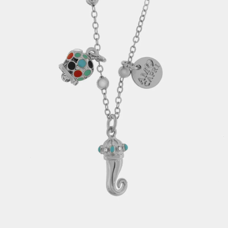 AMO CAPRI - COLLANA IN ACCIAIO CAMPANELLA MINI POIS MULTICOLOR E CORNO