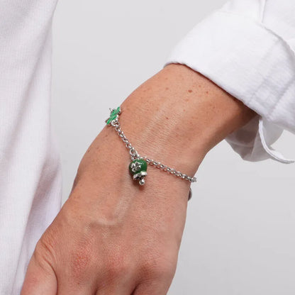 AMO CAPRI - BRACCIALE IN ACCIAIO CON MINI CAMPANELLA VERDE E QUADRIFOGLIO