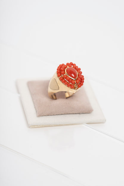 SOARA - ANELLO A GOCCIA CON CENTRALE E MICROSFERE IN CORALLO