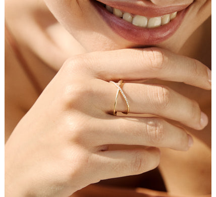 LE CARRE' - ANELLO INFINITO ORO GIALLO E DIAMANTI