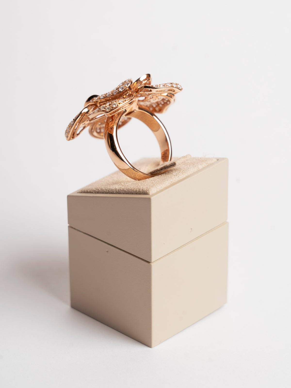 LEO PIZZO - ANELLO NILUFAR ORO ROSE' E PAVE' DI DIAMANTI