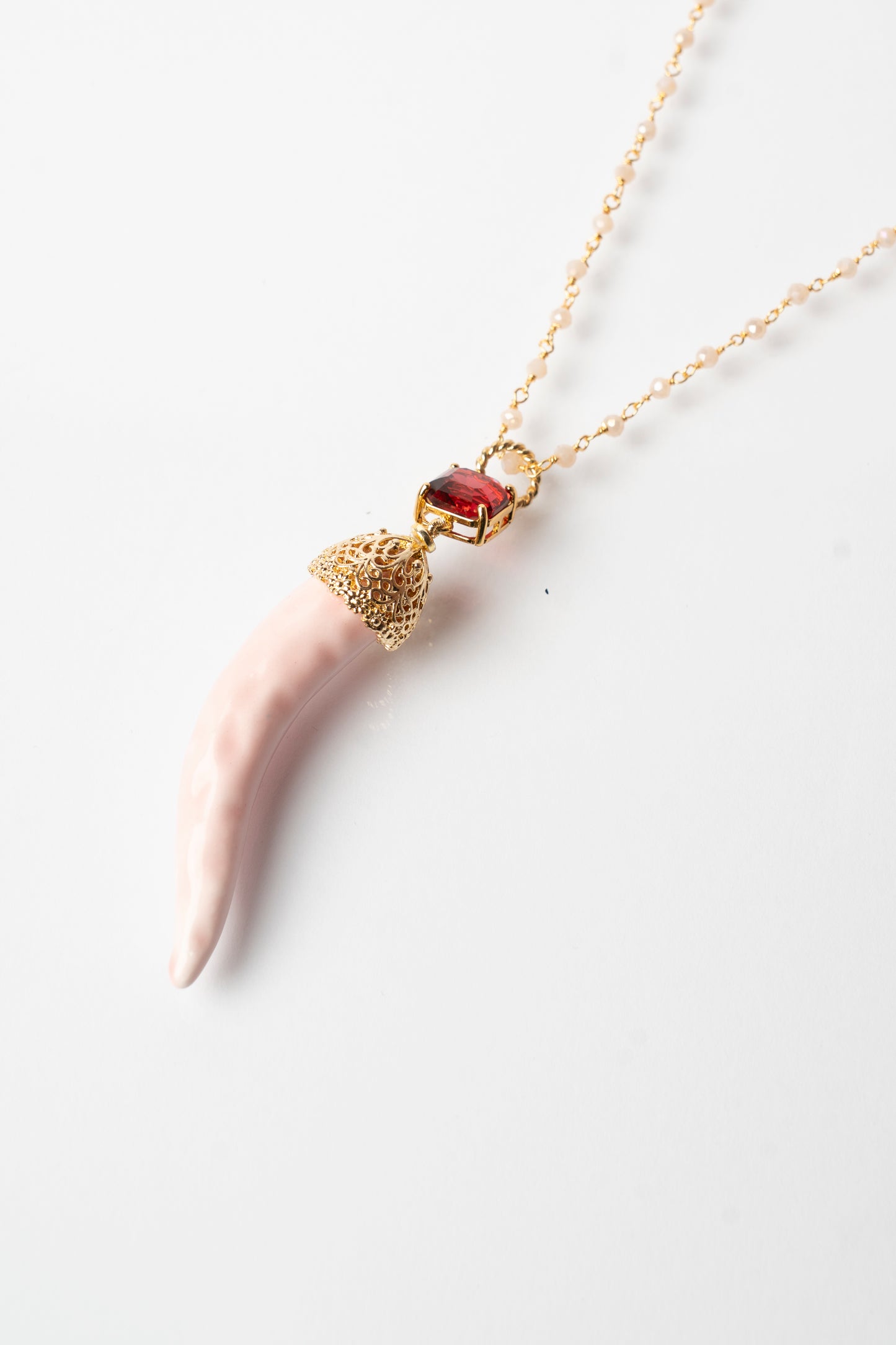 SICYLUI - POWDER CERAMIC HORN AND RED CRYSTAL NECKLACE
