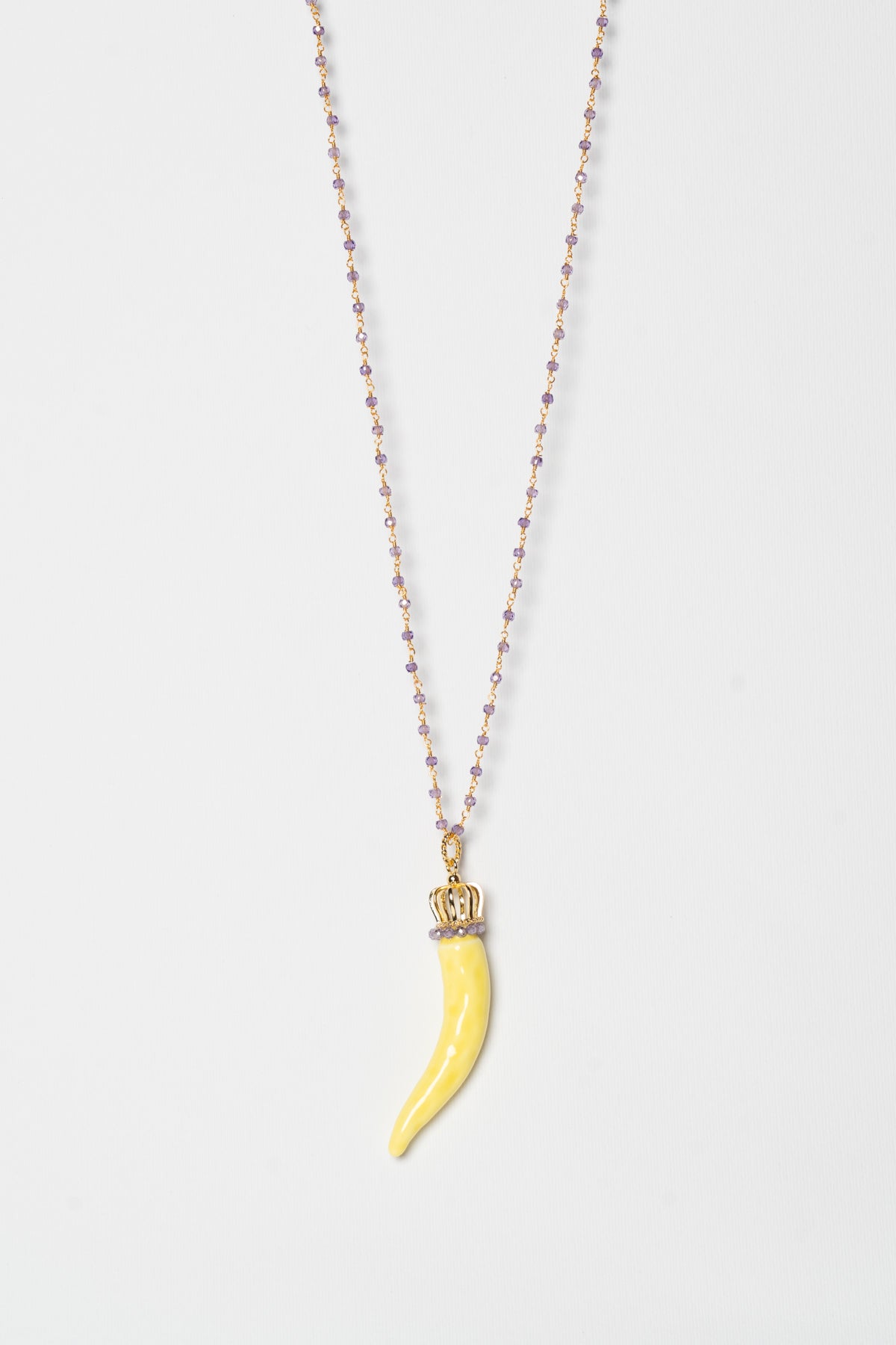 SICYLUI - COLLANA CORNO IN CERAMICA GIALLO CON CORONA E CORALLINI VIOLA