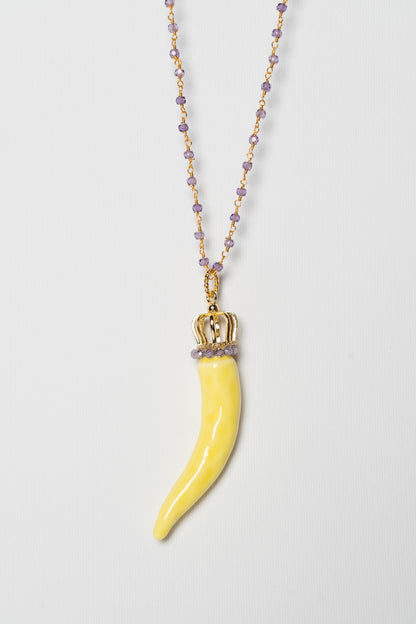 SICYLUI - COLLANA CORNO IN CERAMICA GIALLO CON CORONA E CORALLINI VIOLA