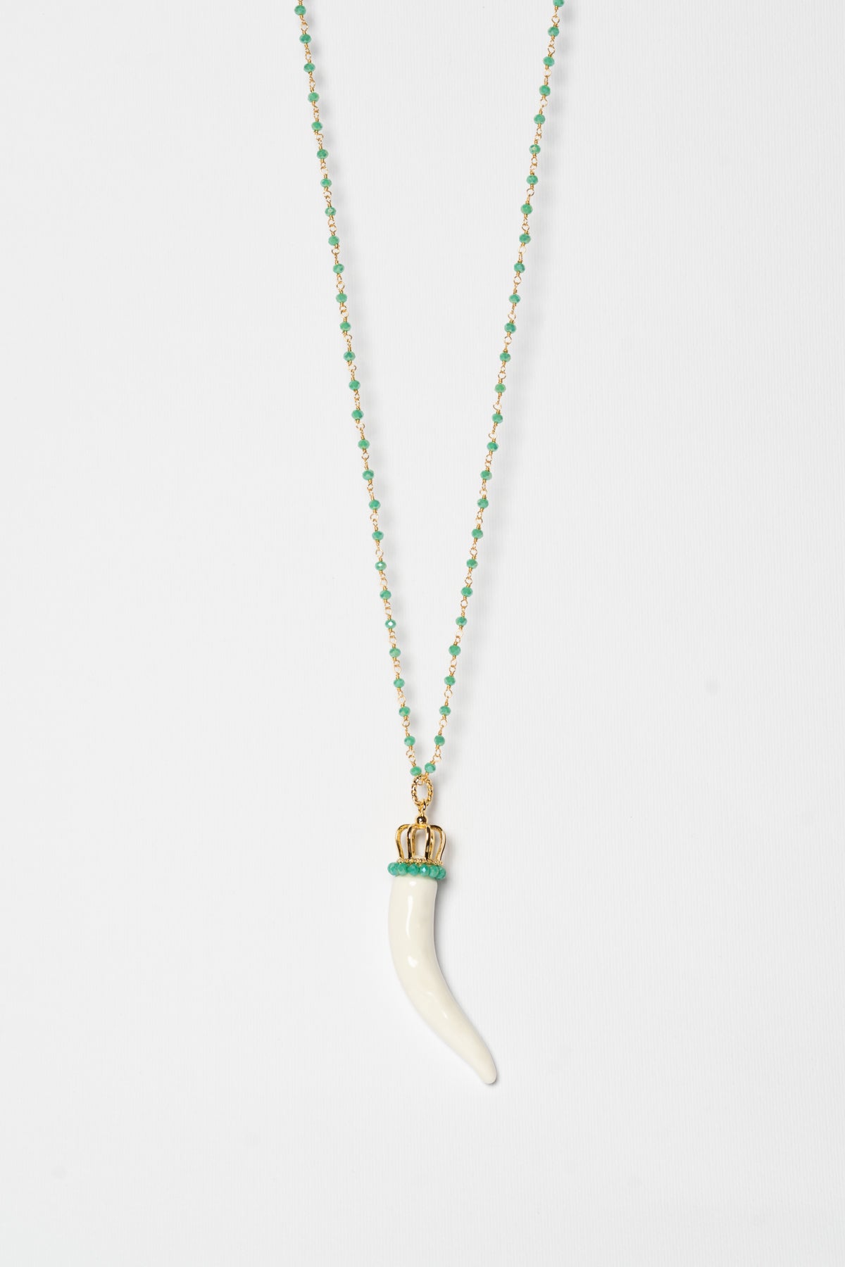 SICYLUI - COLLANA CORNO IN CERAMICA BIANCA CON CORONA E CORALLINI TIFFANY