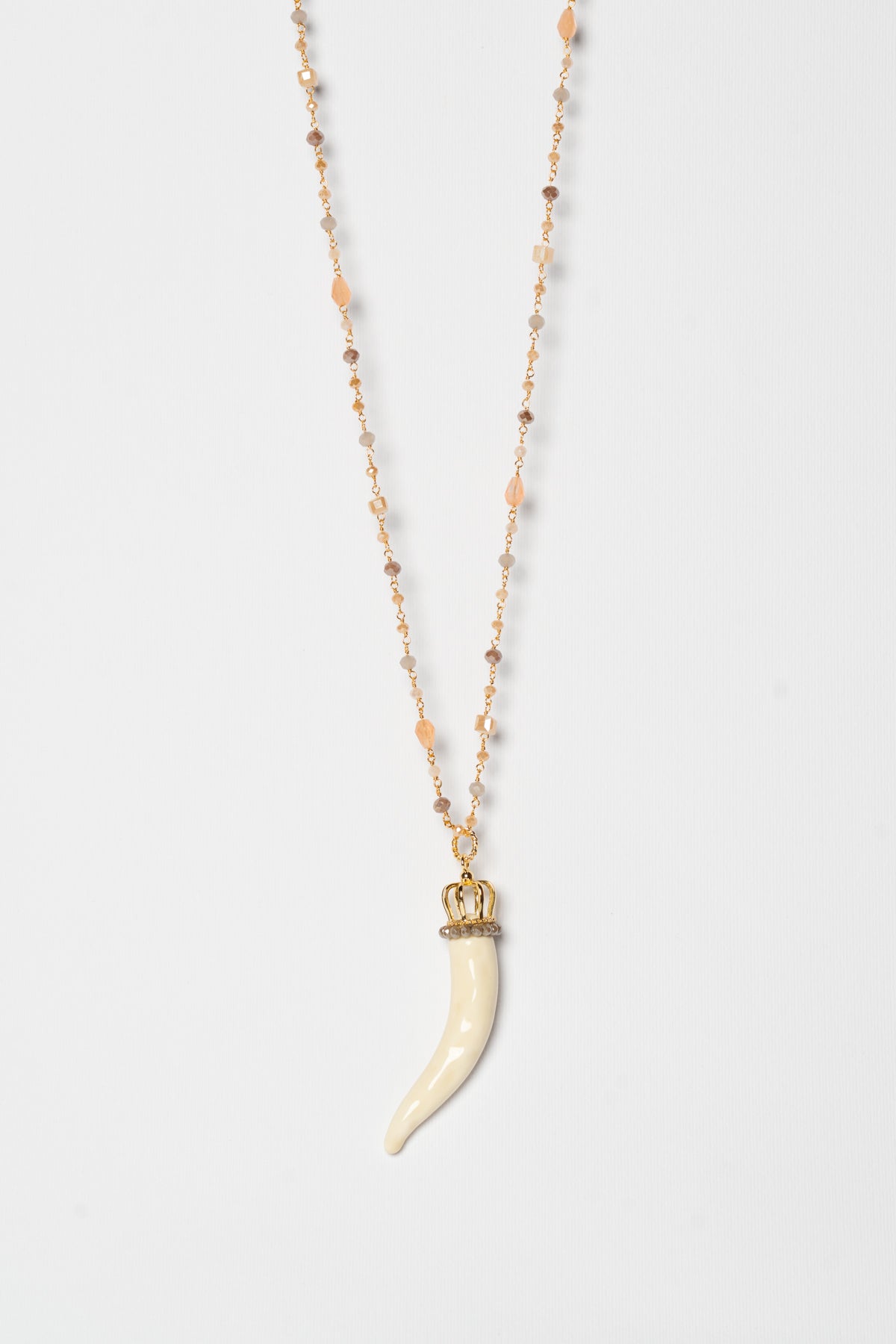 SICYLUI - COLLANA CORNO IN CERAMICA LATTE CON CORONE E CORALLINI TORTORA