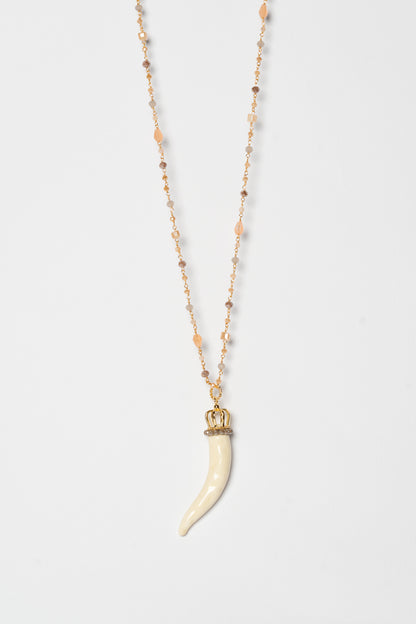 SICYLUI - COLLANA CORNO IN CERAMICA LATTE CON CORONE E CORALLINI TORTORA