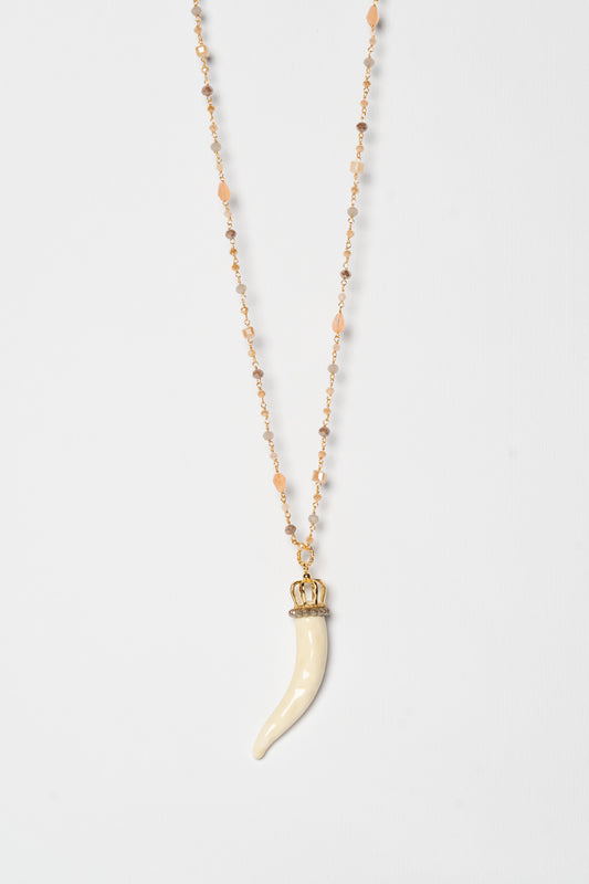 SICYLUI - COLLANA CORNO IN CERAMICA LATTE CON CORONE E CORALLINI TORTORA