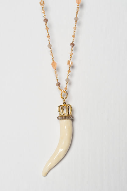 SICYLUI - COLLANA CORNO IN CERAMICA LATTE CON CORONE E CORALLINI TORTORA